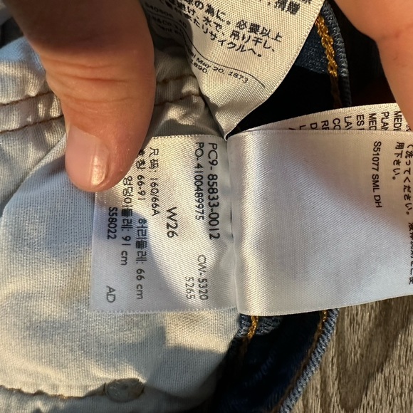 Women’s LEVI Denim Jean Shorts 26W - Picture 11 of 12